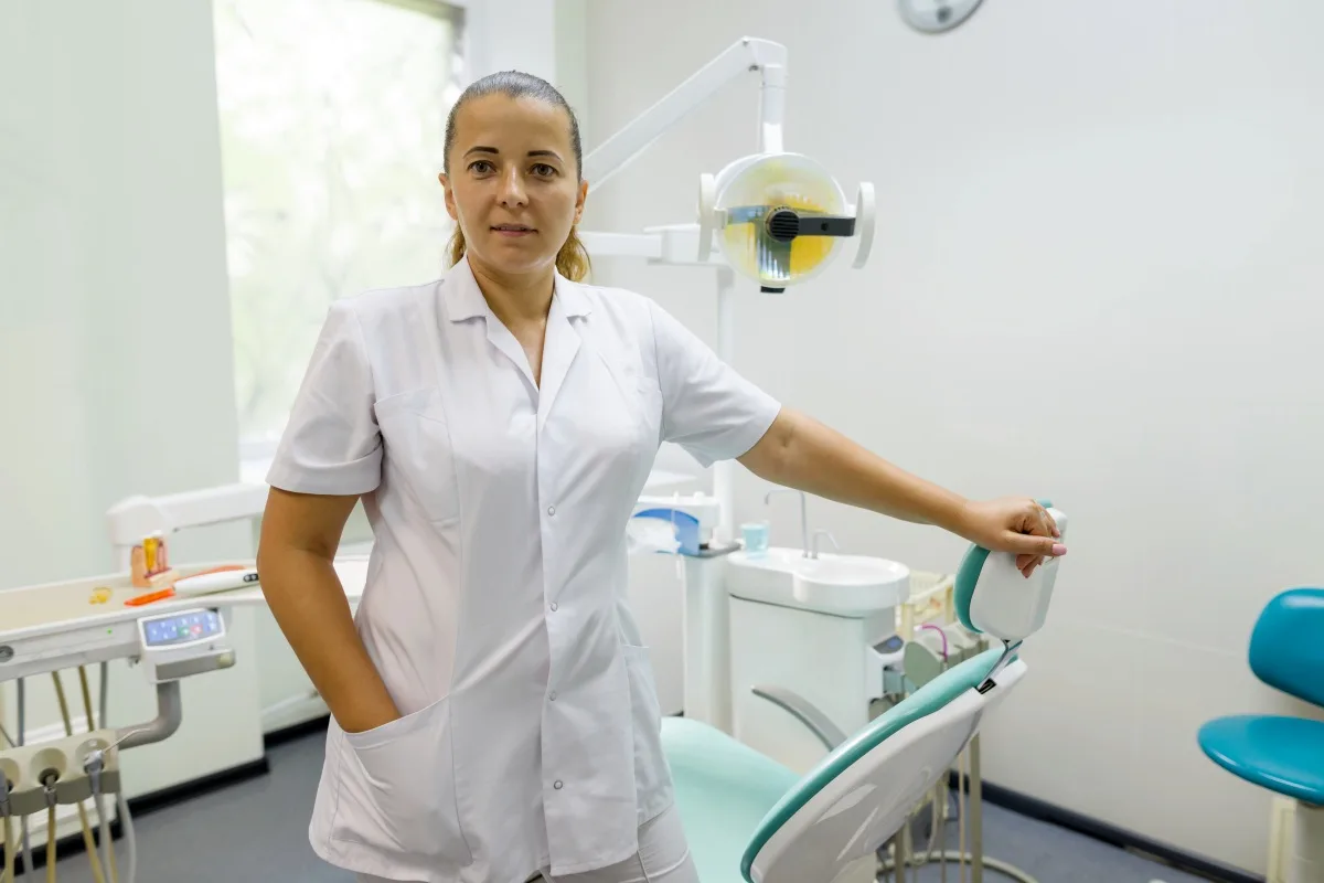 Protezy ruchome czy implanty